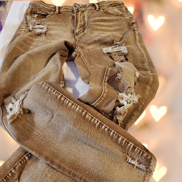 Destroyed Ankle Crop Jean - Size Medium - Picture 2 of 8